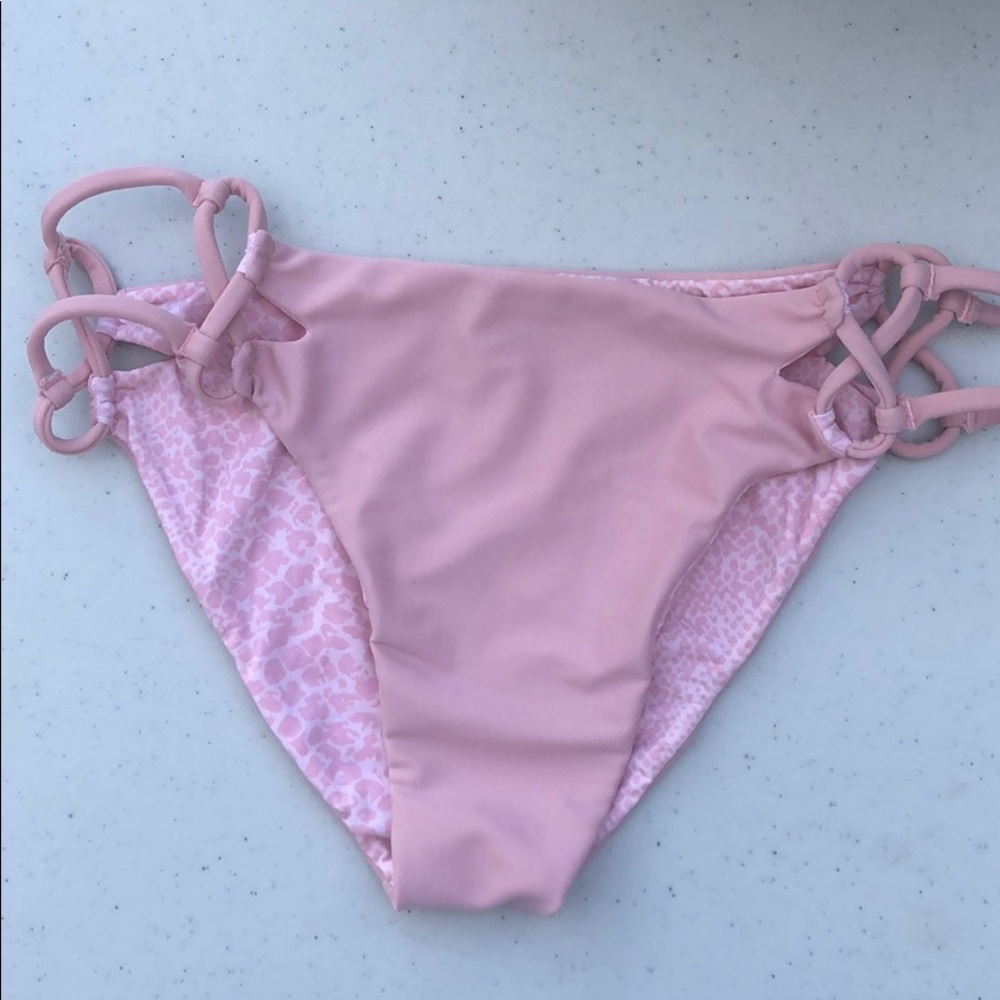 Acacia light pink bottom